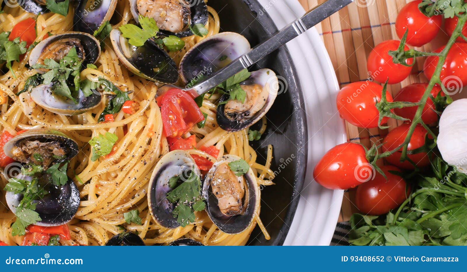 top down view of spaghetti alle vongole clams