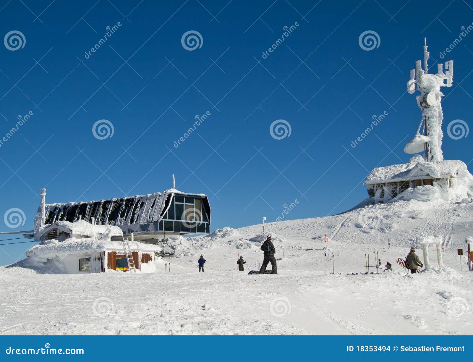 Het ski?en van de top van fluiterberg in Brits Colombia