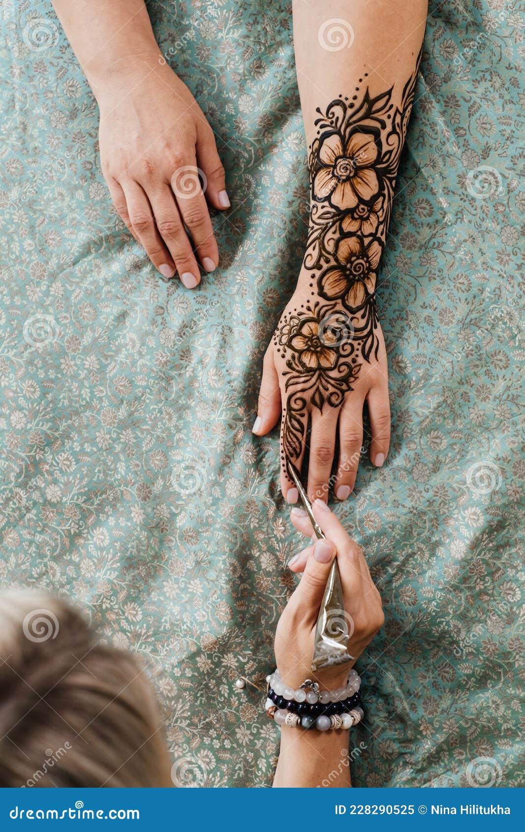 Henna Tattoo on Woman Hands, Artist Drawing Arabic Mehndi Stock Image - Image of overhead, arabic: 228290525