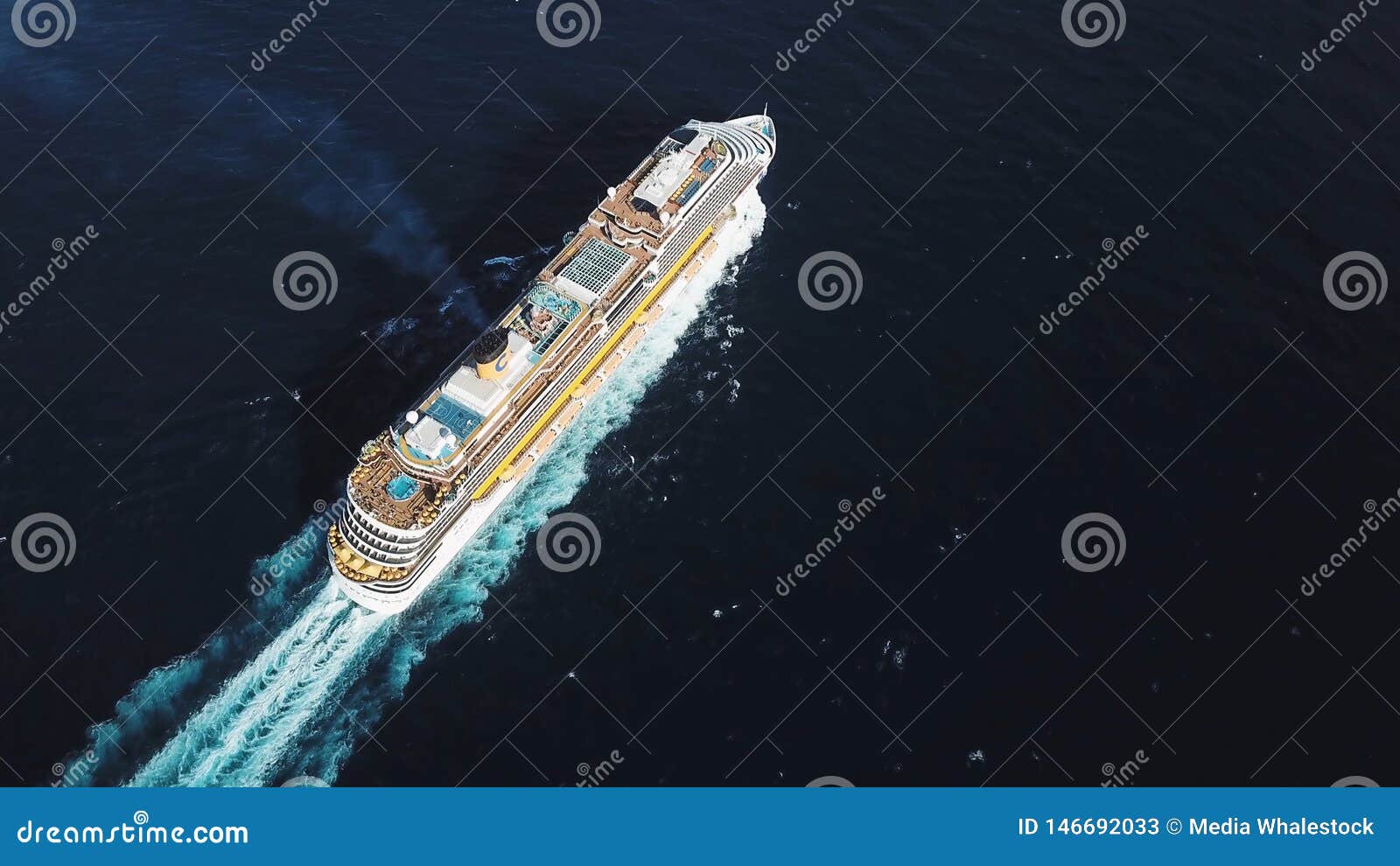 View Beautiful Cruise Ship Photos