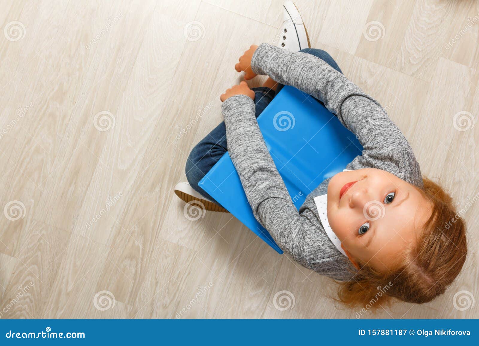 photo view camera on the floor photo view camera on the floor