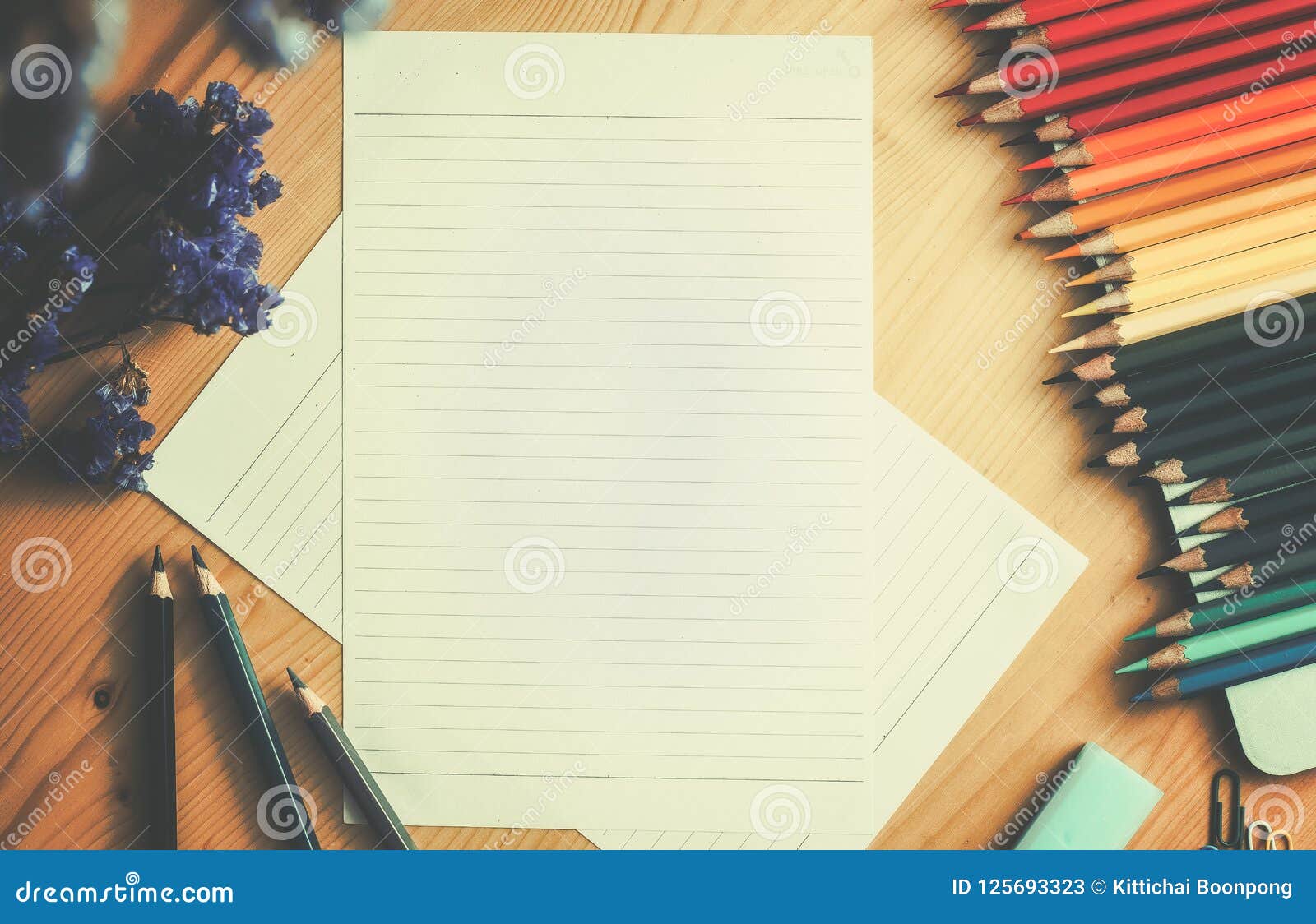 https://thumbs.dreamstime.com/z/top-view-coloring-colored-pencils-next-to-sketch-drawing-book-wooden-background-125693323.jpg