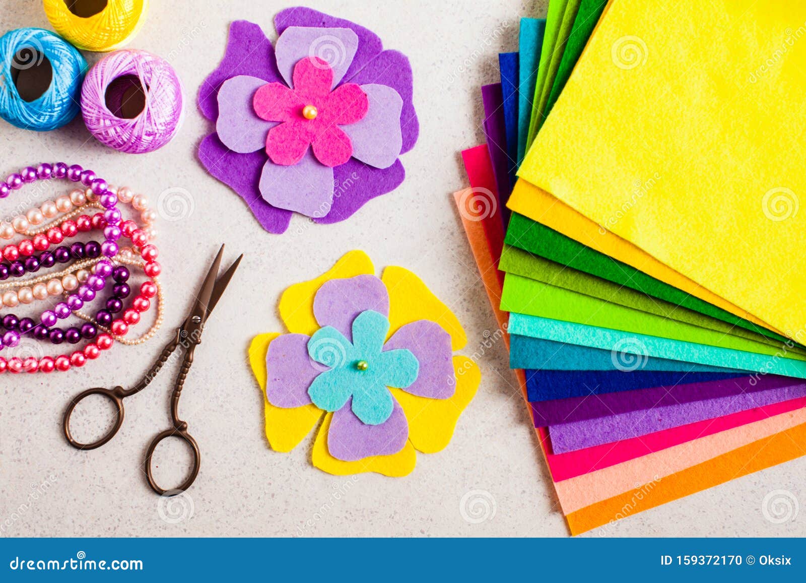 https://thumbs.dreamstime.com/z/top-view-felt-decorations-scissors-beads-kids-diy-crafts-tutorial-159372170.jpg