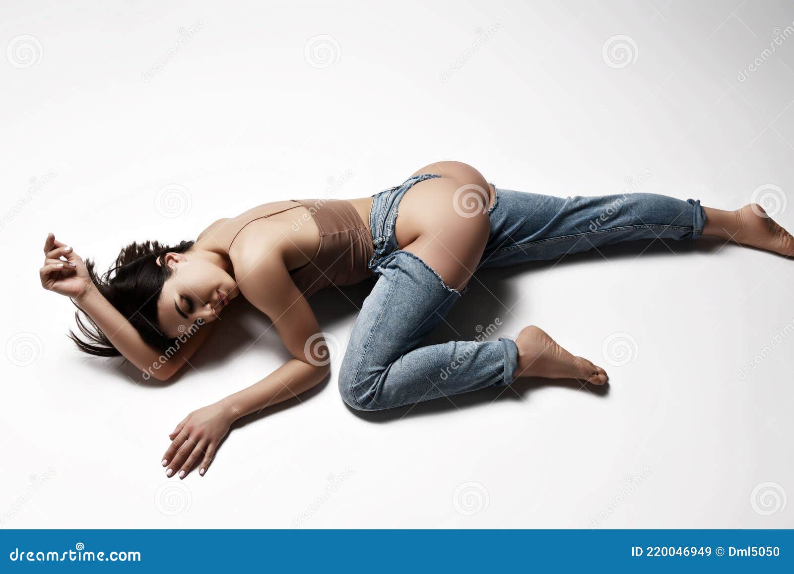 Naked Mature Girl Is Curvy Sleeping