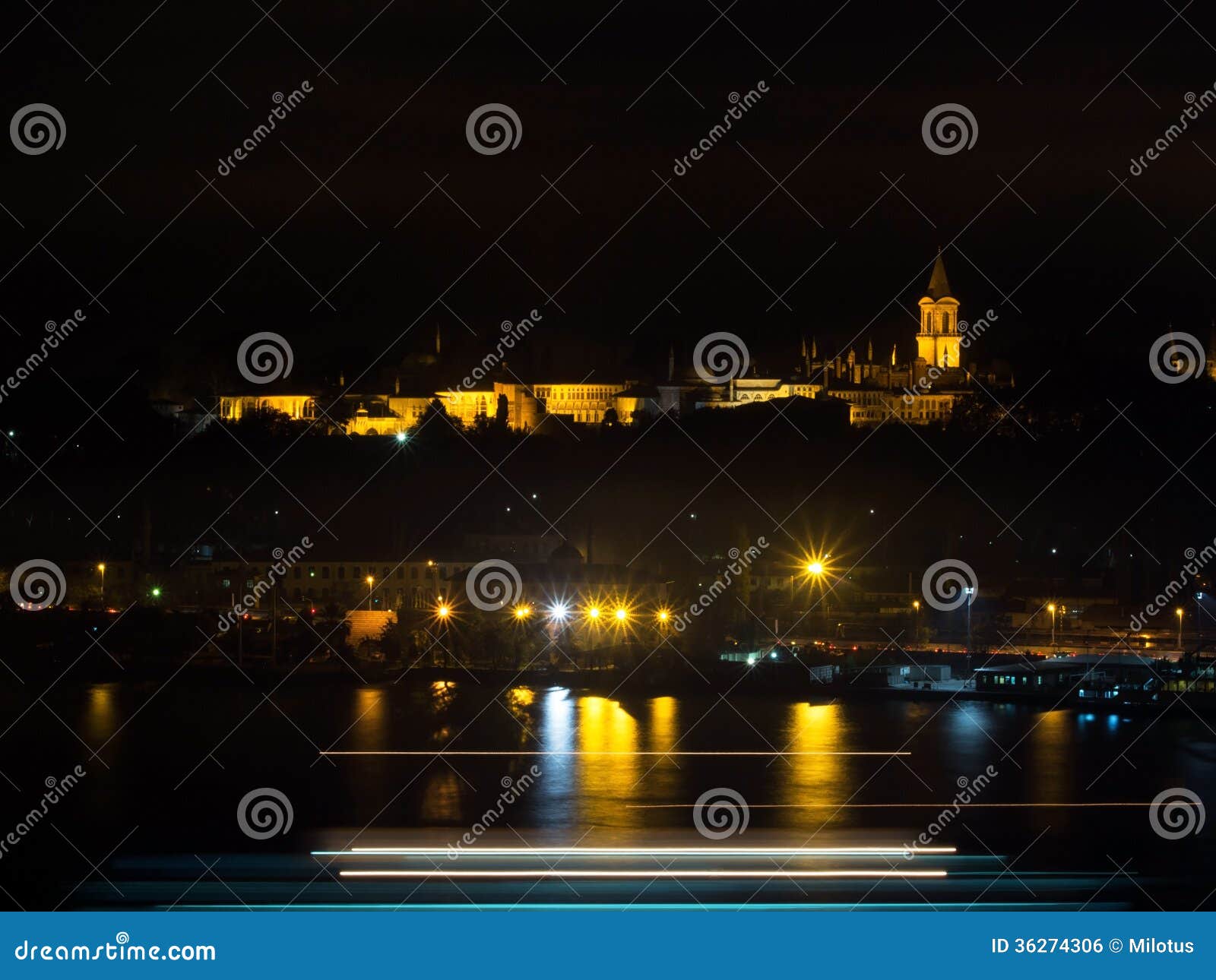 the topkapi palace at night