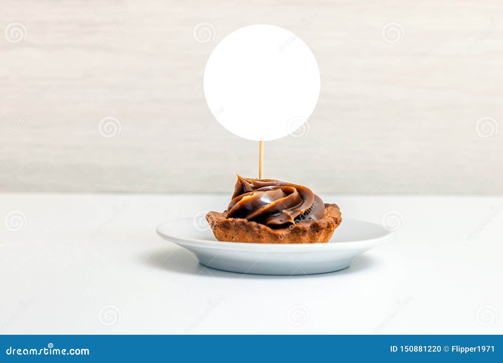 Download Topper Mockup Display, Styled Round Label Cupcake Mockup Stock Photo - Image of mockup, cupcake ...