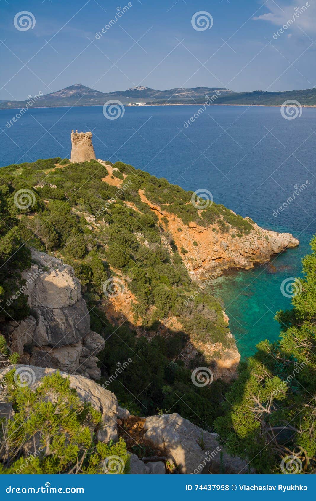 Toren dichtbij het overzees Capo Caccia Het eiland van Sardinige Italië