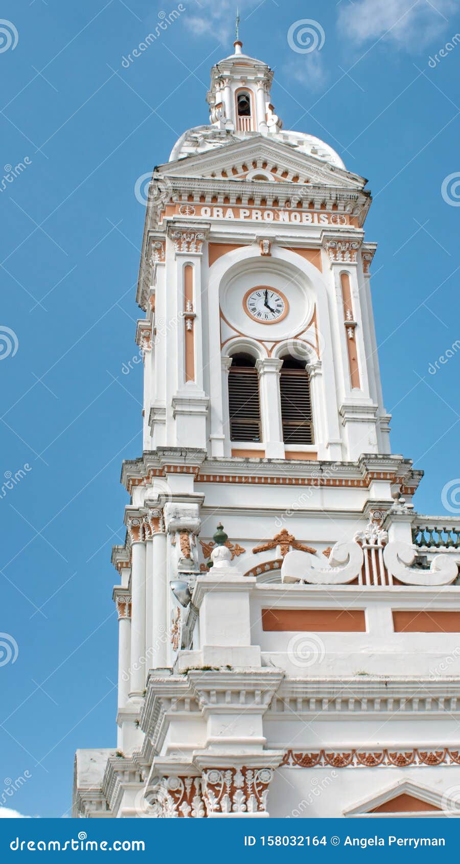 Torre Bell en una iglesia foto de archivo. Imagen de c??ntrico 158032164