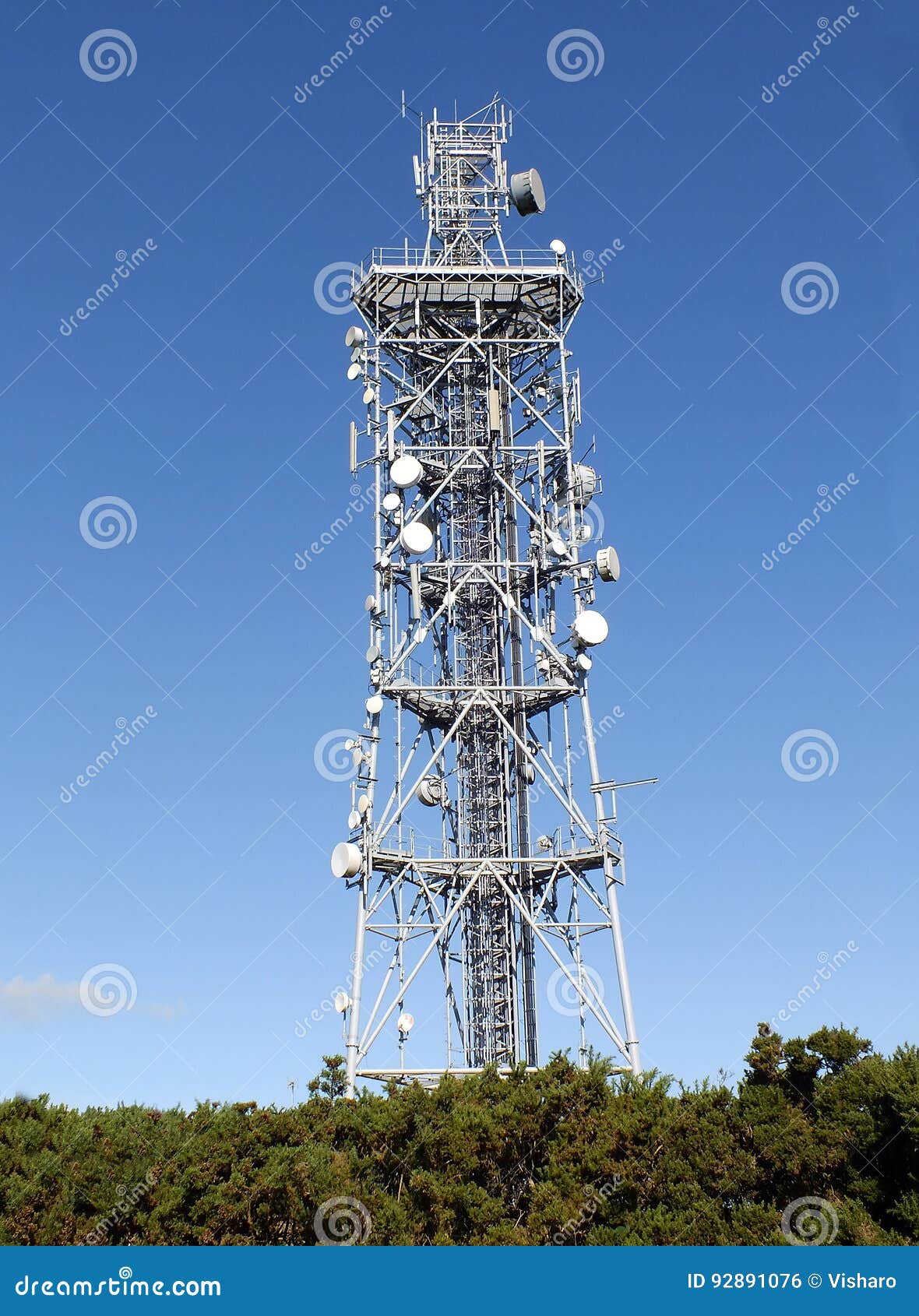Torre de comunicaciones foto de archivo. Imagen de celular - 92891076