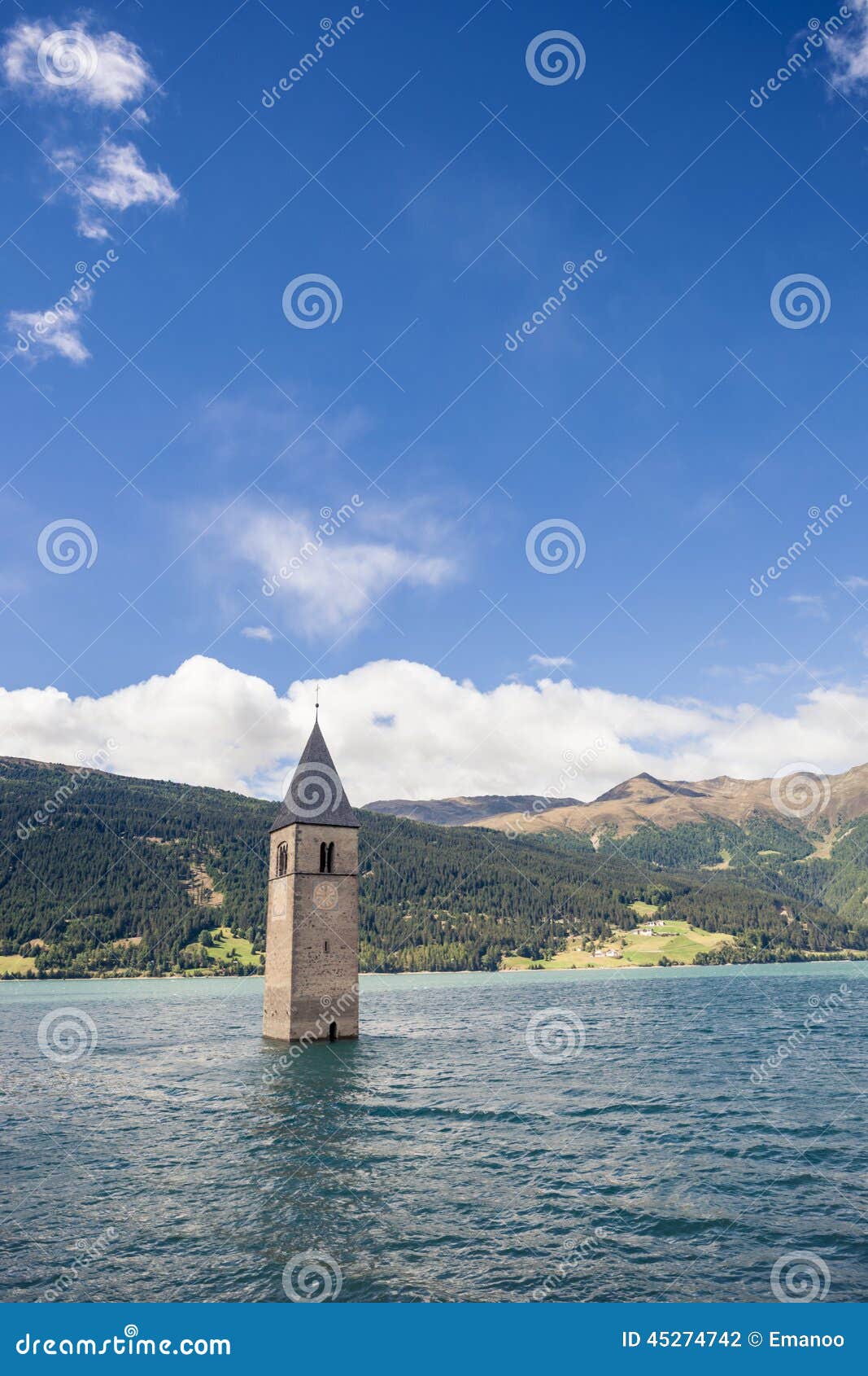 Torre De Iglesia Hundida En El Lago En Las Montañas Foto de archivo -  Imagen de invierno, campanario: 45274742