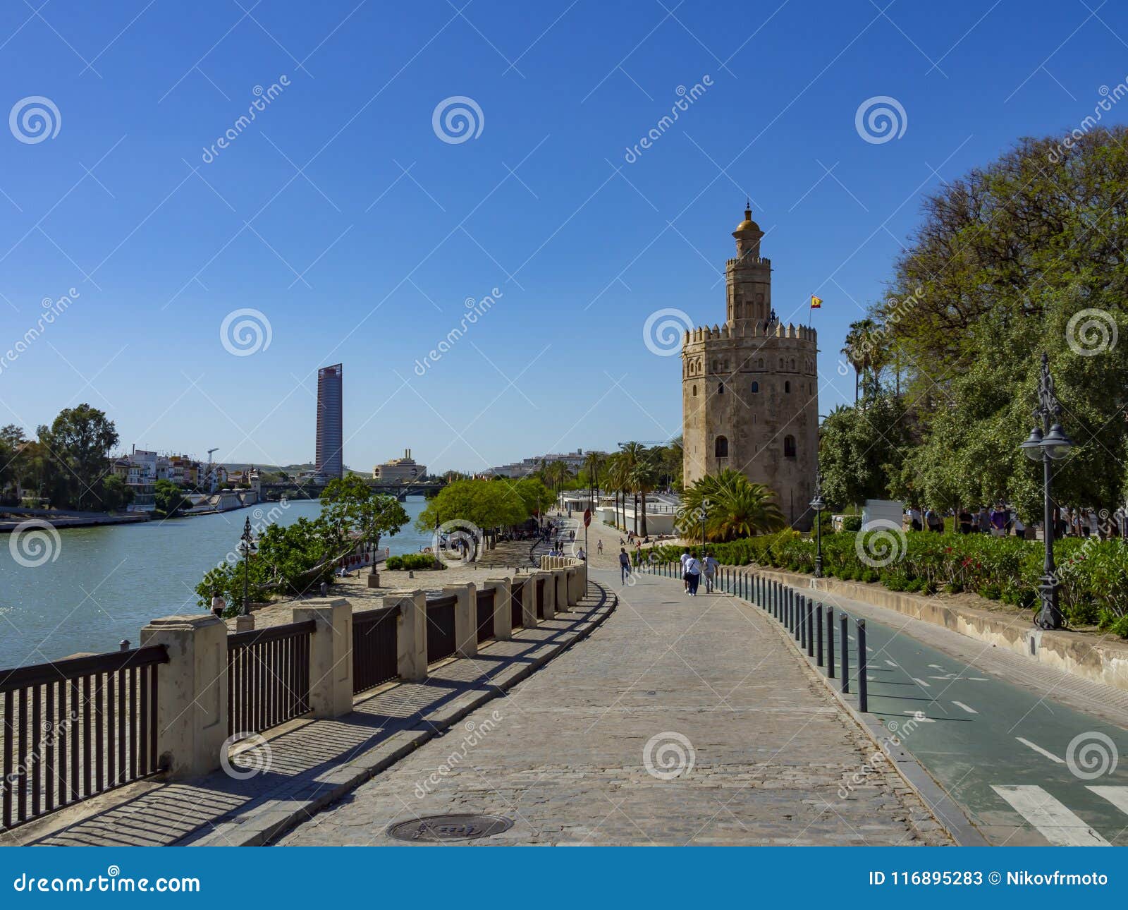 Torre De L ` Oro w Seville zdjęcie stock editorial. Obraz złożonej z ...