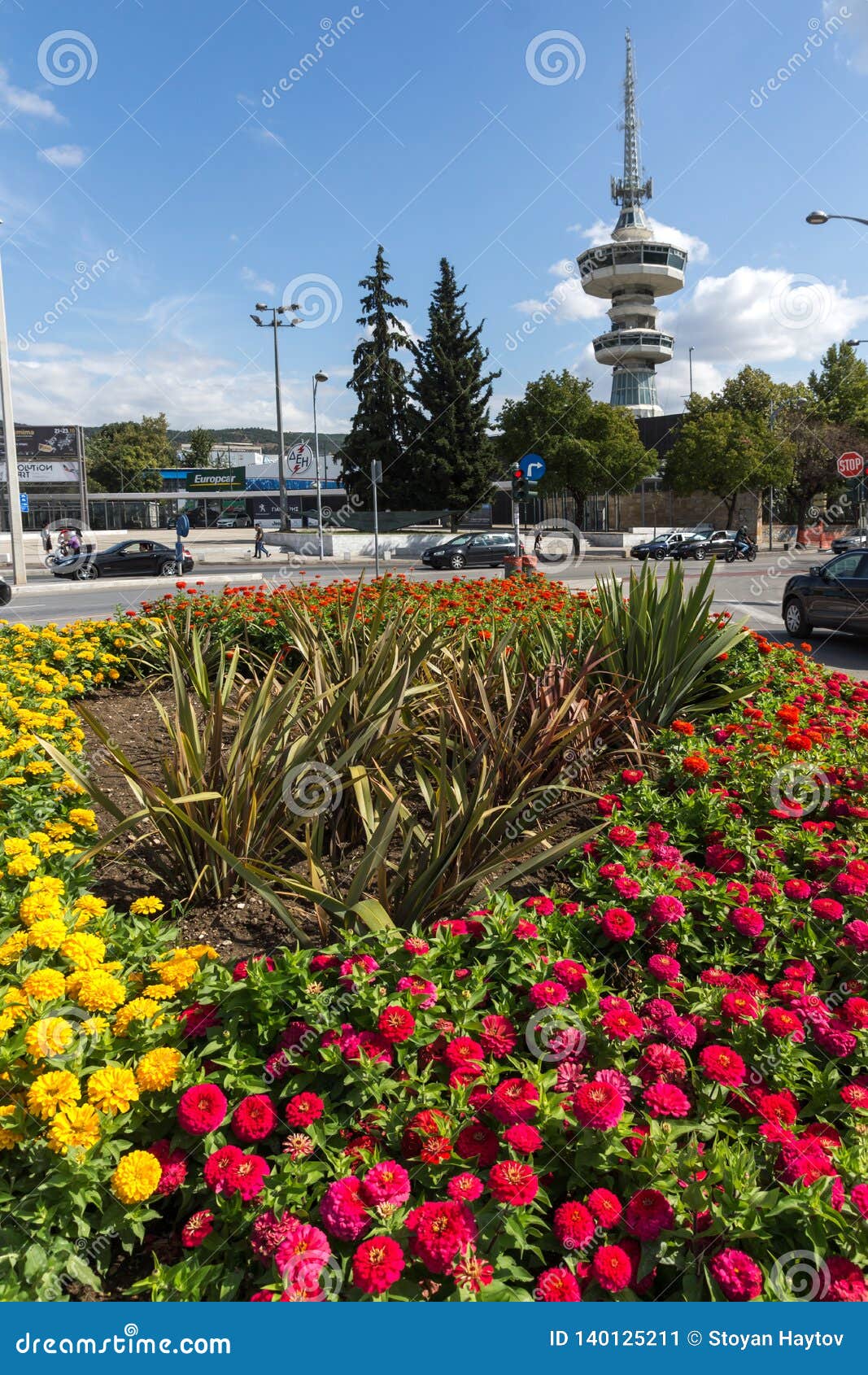 Torre De Ote Y Jardines De Flores En Frente En La Ciudad De Salonica Macedonia Central Gree Foto Editorial Imagen De Flores Ciudad 140125211