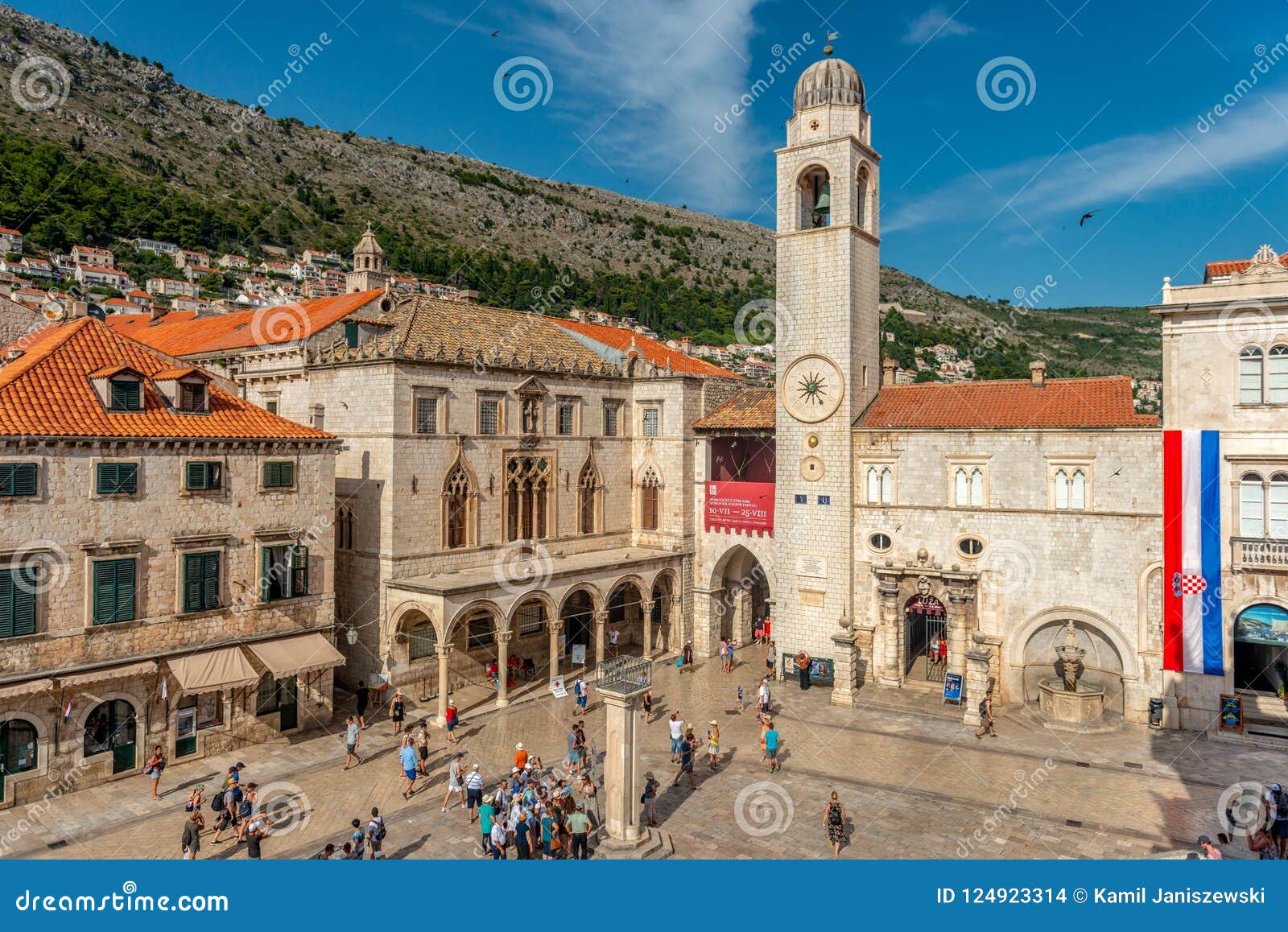 fuga obispo camioneta Torre De Reloj En La Plaza Del Mercado En Dubrovnik Imagen de archivo  editorial - Imagen de viejo, azul: 124923314