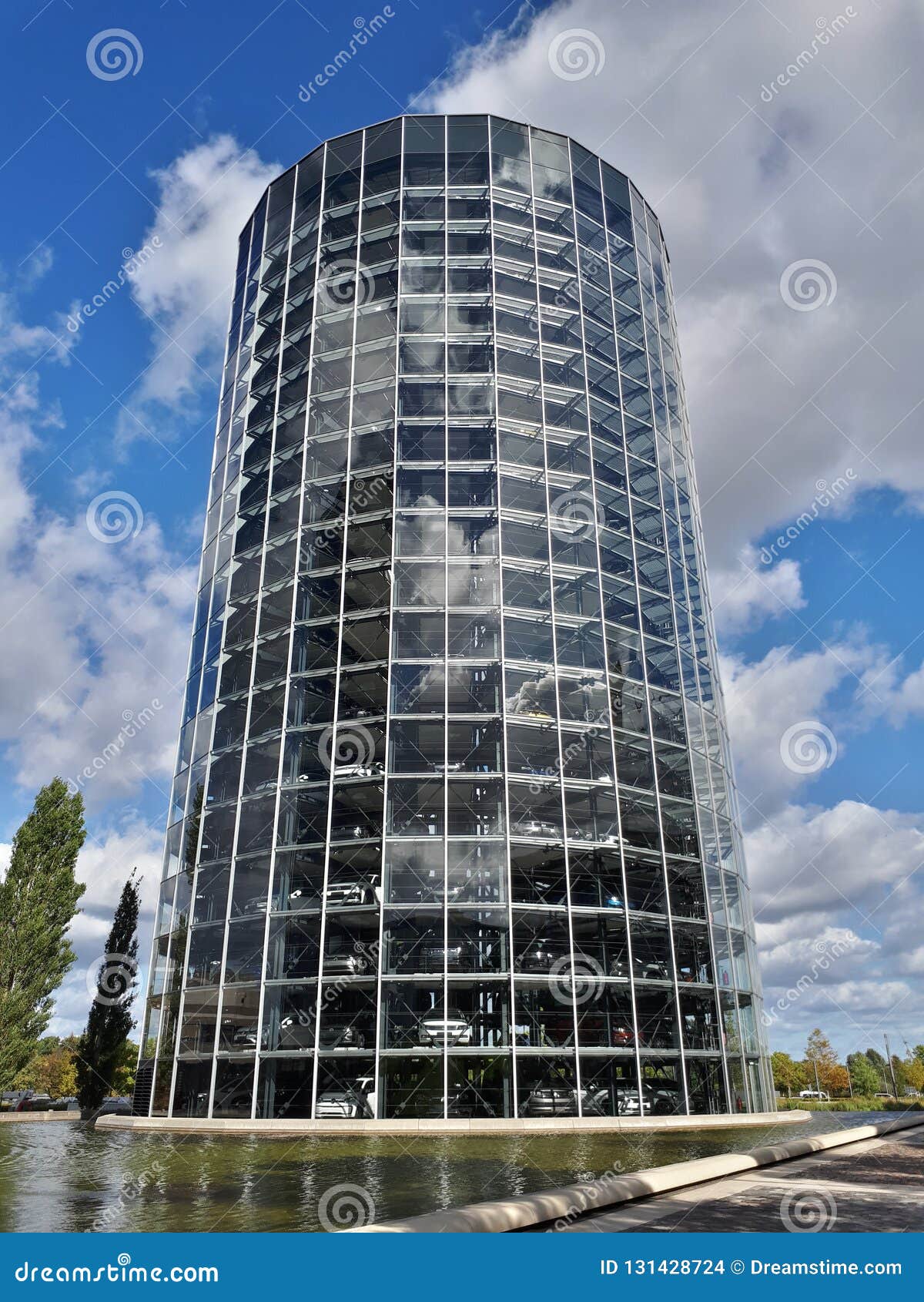 Torre Del Coche En El Autostadt Imagen de archivo editorial Imagen de