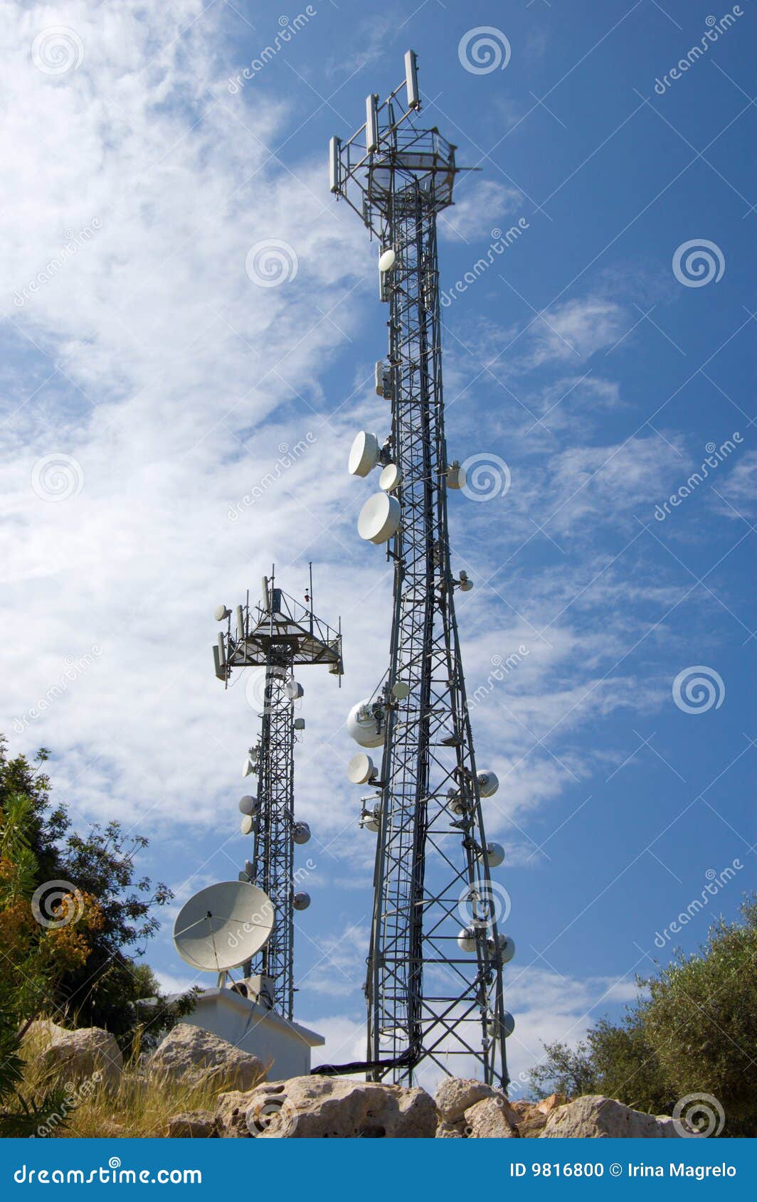 Torres de comunicación foto de archivo. Imagen de torres 9816800