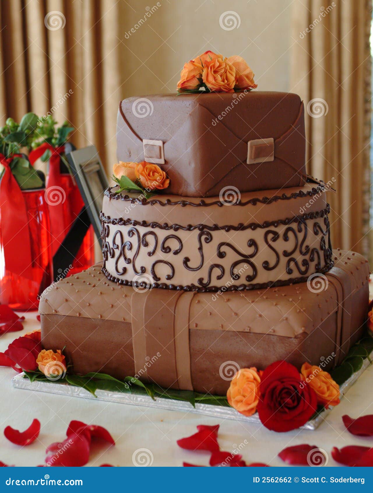 Tarta De Boda De Chocolate 2 Foto de archivo - Imagen de abastecedor,  pasteles: 2562662, image size:1280x1690