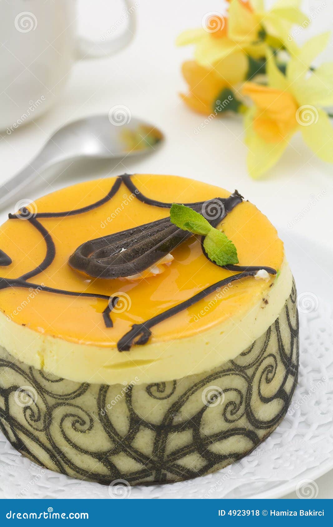 Torta De Chocolate Del Mango Foto de archivo - Imagen de fino, hoja: 4923918