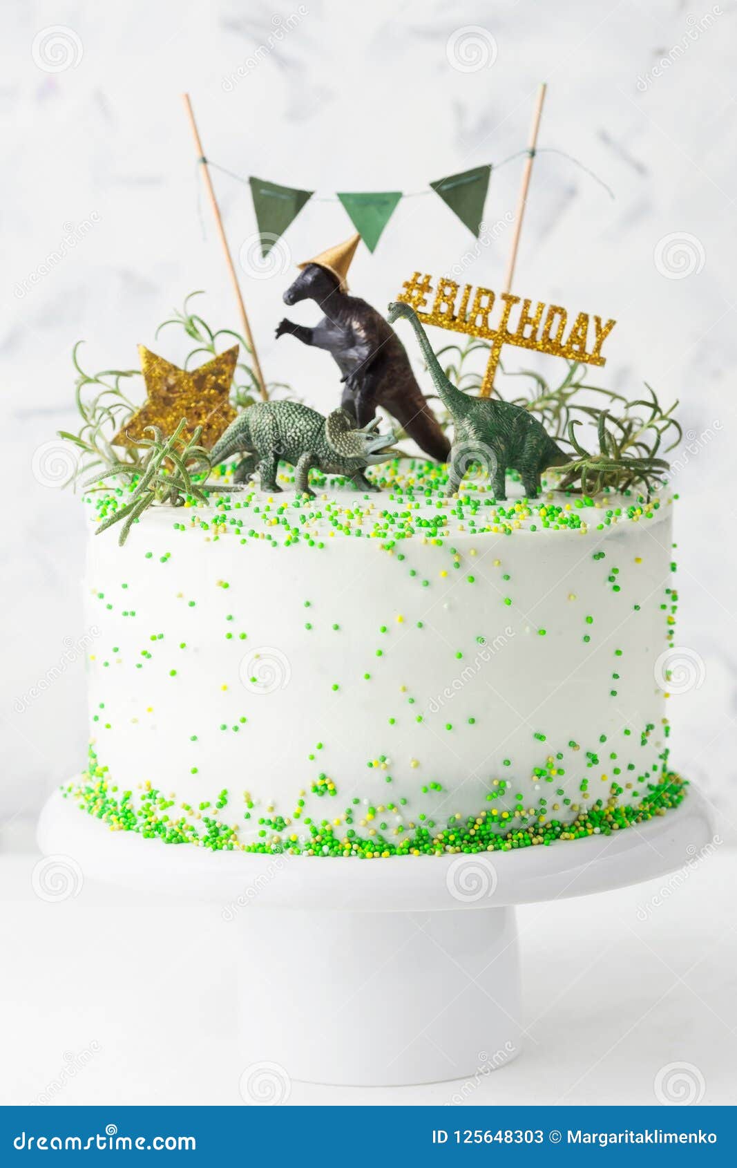 Torta De Cumpleaños Con El Dinosaurio Imagen de archivo - Imagen de bocado,  colorido: 125648303