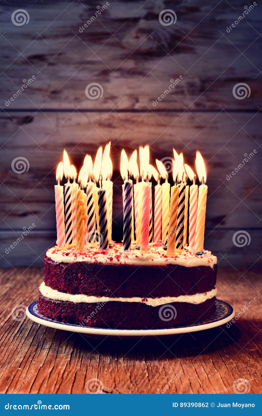 Cuidar ensayo lluvia Torta De Cumpleaños Con Muchas Velas Encendidas Foto de archivo - Imagen de regalo, alimento: 89390862 Cuidar ensayo lluvia Torta De Cumpleaños Con Muchas Velas Encendidas Foto de archivo - Imagen de regalo, alimento: 89390862