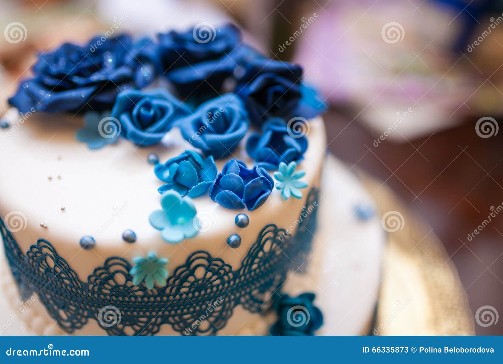 Bolo de aniversário 50 anos azul com cobertura de açúcar e icing – Love In  a Cake