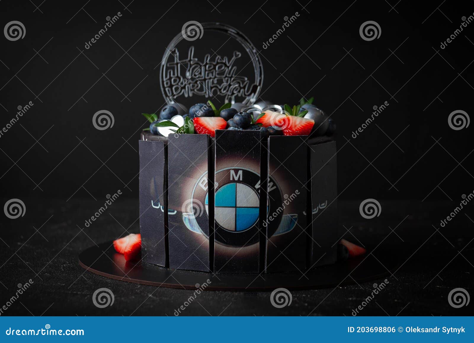 Torta Nera Con Logo Bmw Sullo Sfondo Nero Fotografia Editoriale - Immagine  di grigio, eleganza: 203698806