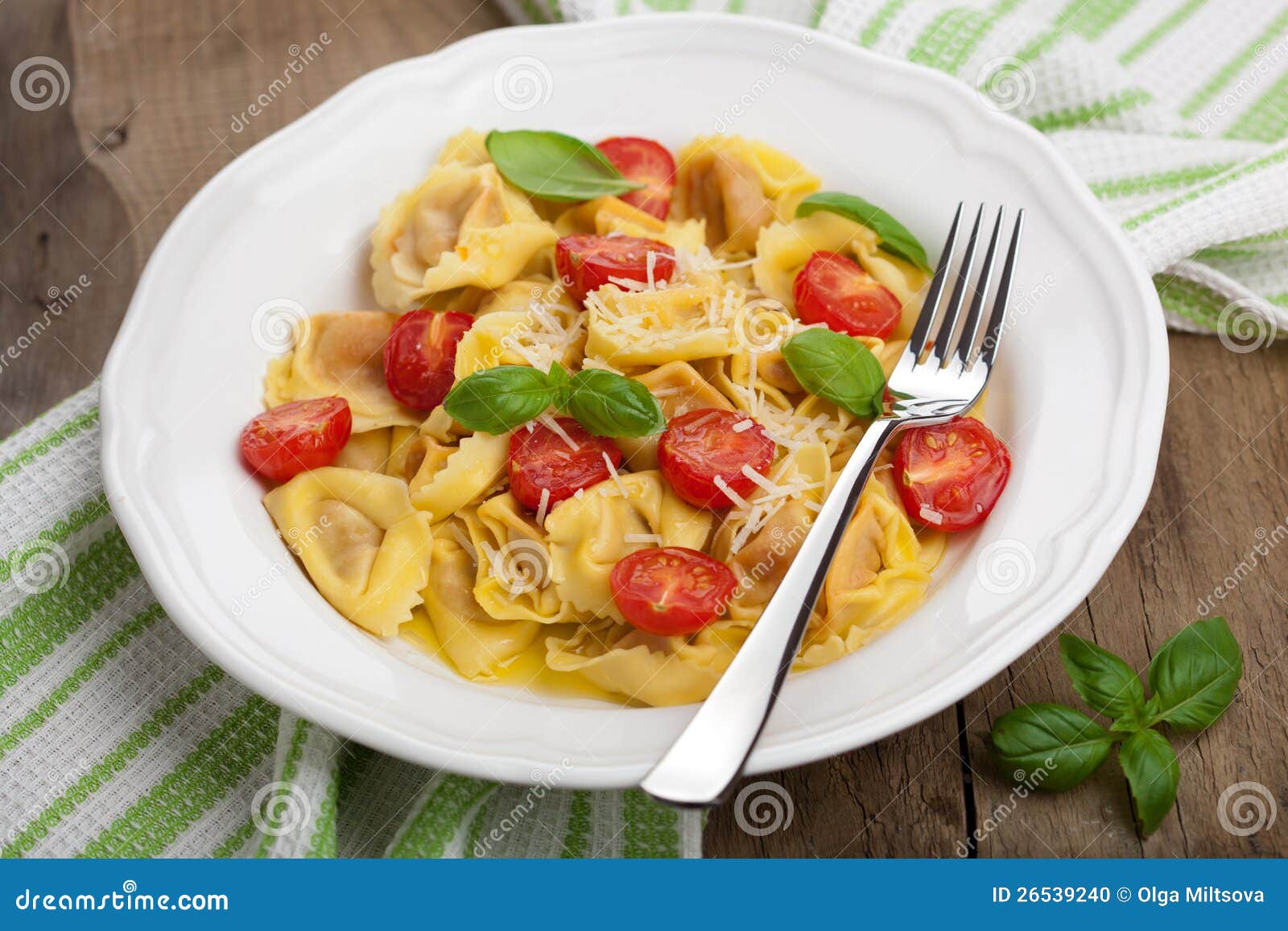 Verwonderend Tortellini Met Kaas En Tomaten Stock Foto - Afbeelding bestaande AO-19