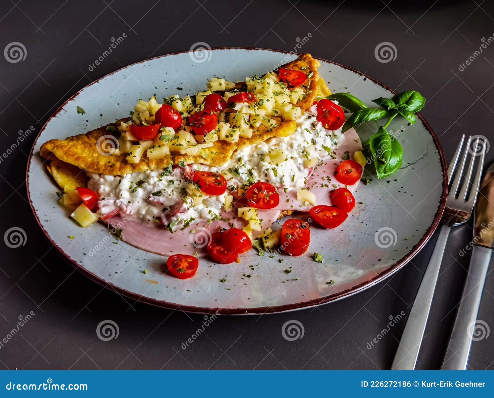 Tortilla con queso crema foto de archivo. Imagen de almuerzo 226272186