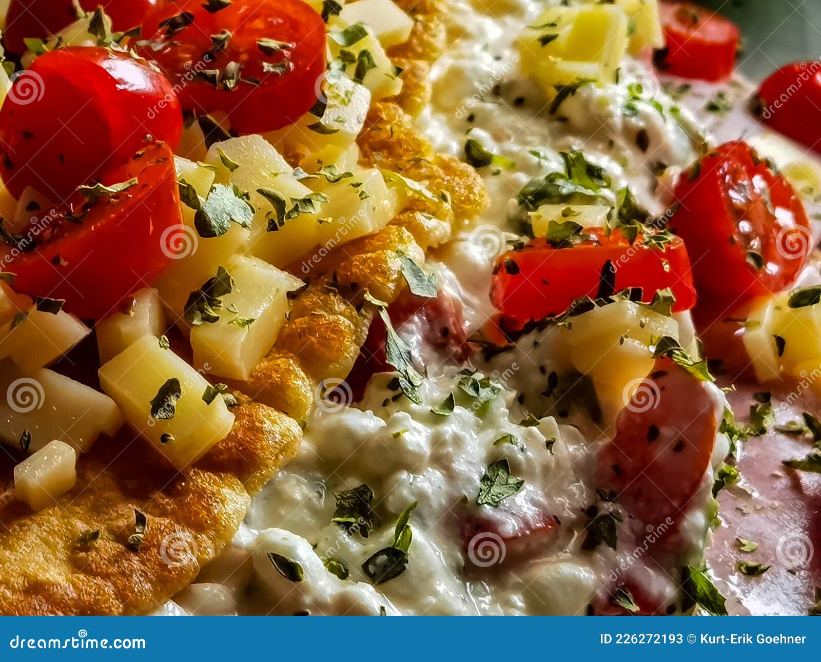 Tortilla con queso crema imagen de archivo. Imagen de curry 226272193