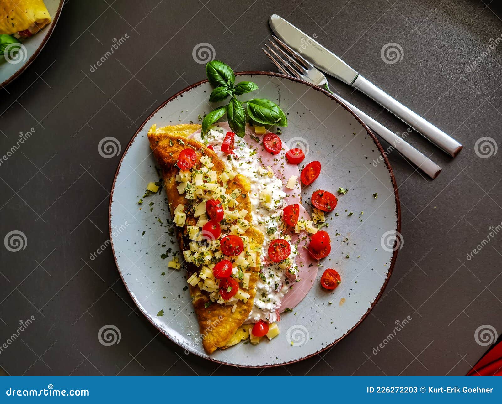 Tortilla con queso crema imagen de archivo. Imagen de postre 226272203