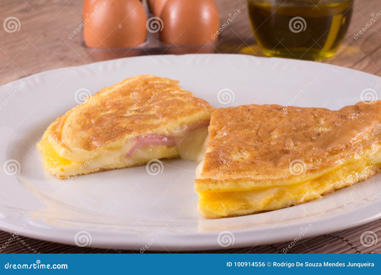 Tortilla Con Queso Y El Jamón Foto de archivo Imagen de sano