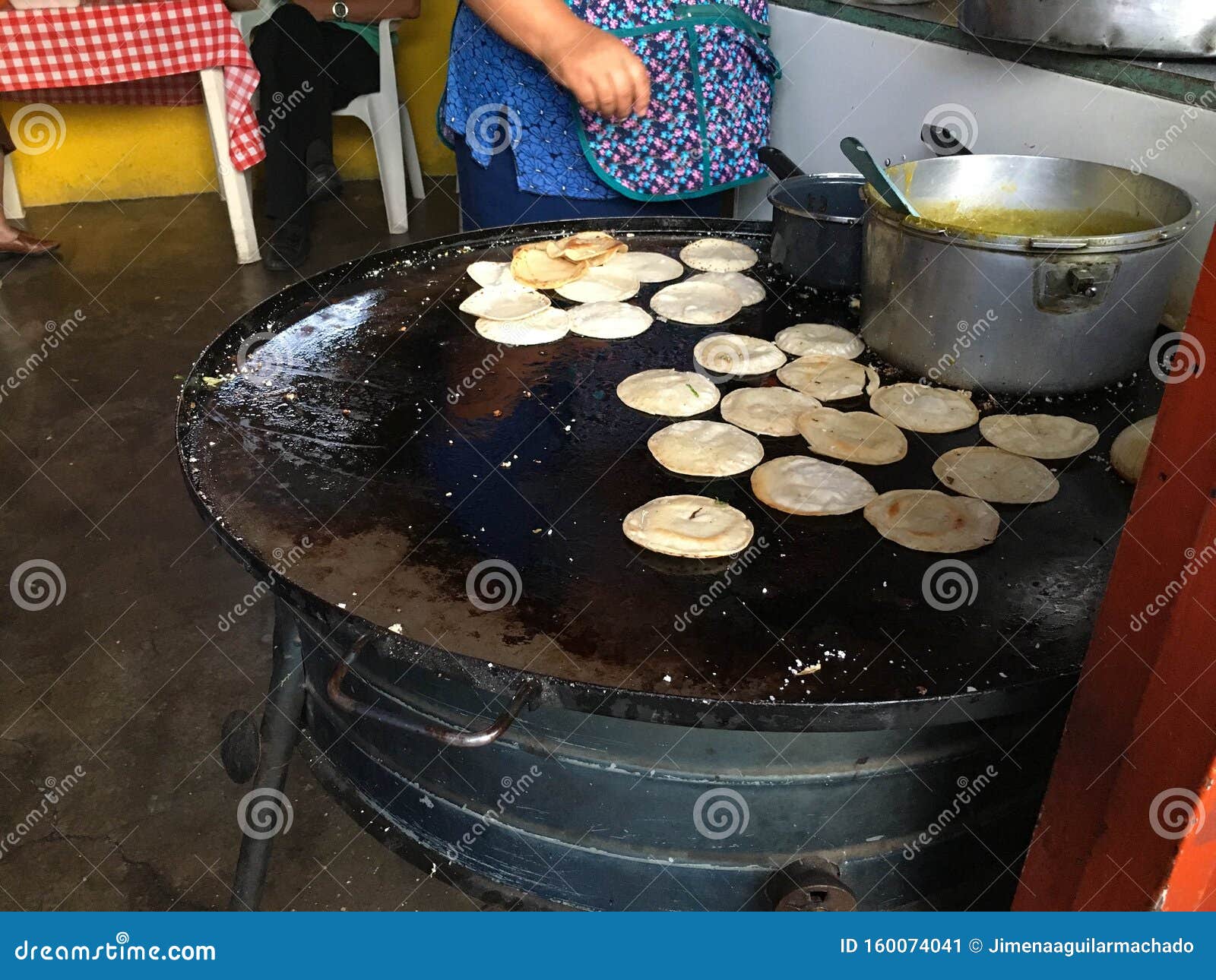 https://thumbs.dreamstime.com/z/tortillas-hot-comal-tortillas-hot-comal-making-mexican-food-its-hot-made-corn-160074041.jpg