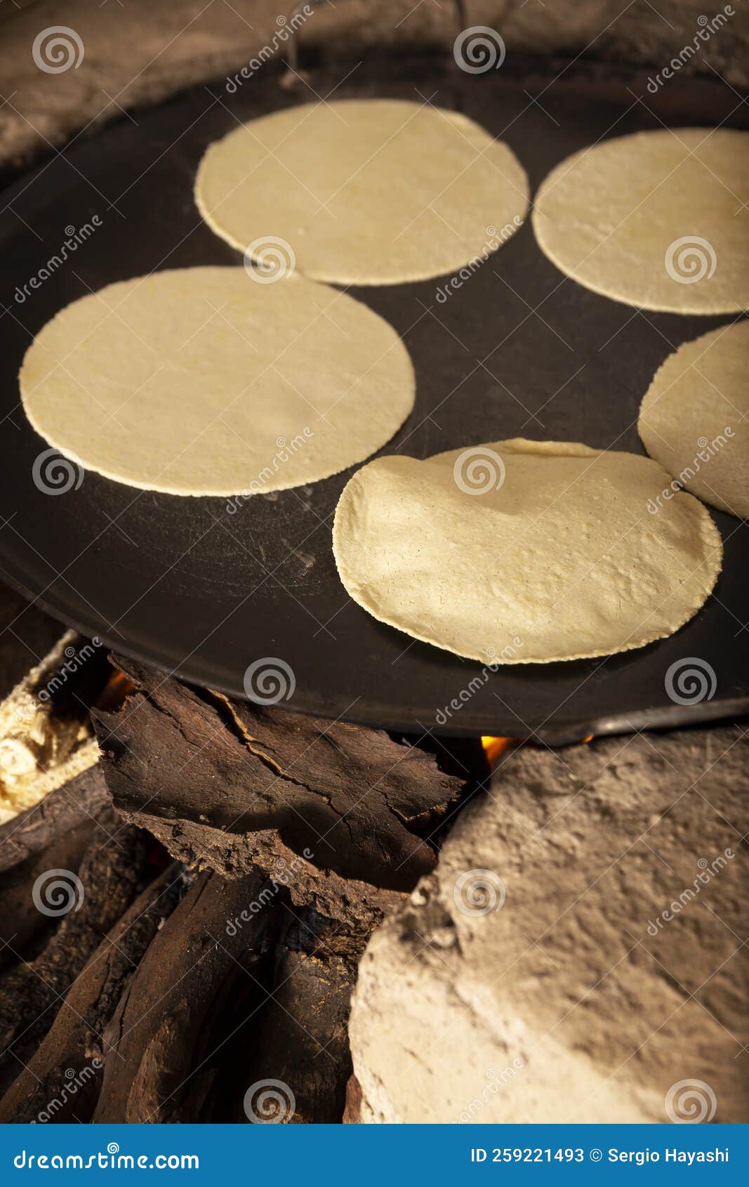 Tortillas a Mano En El Comal Imagen de archivo - Imagen de handmade,  mexicano: 259221493