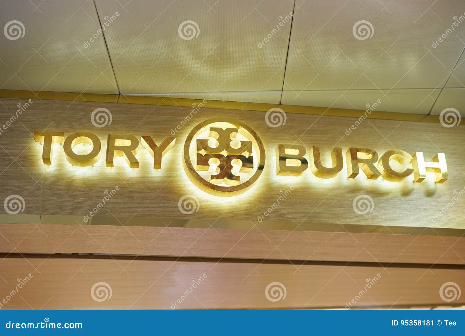 Tory Burch sign editorial photo. Image of market, commerce - 95358181
