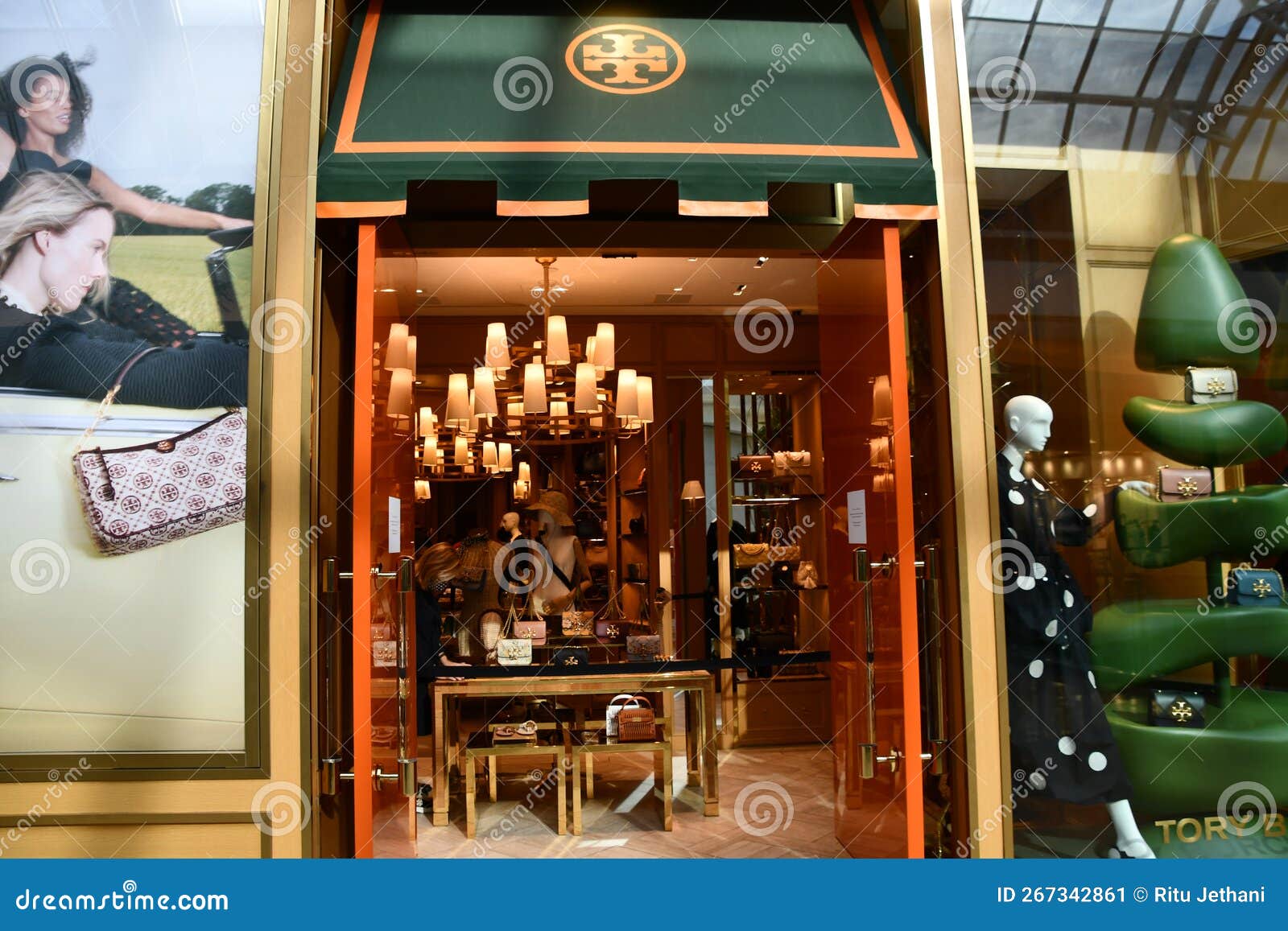 148 Tory Burch Stock Photos - Free & Royalty-Free Stock Photos from  Dreamstime