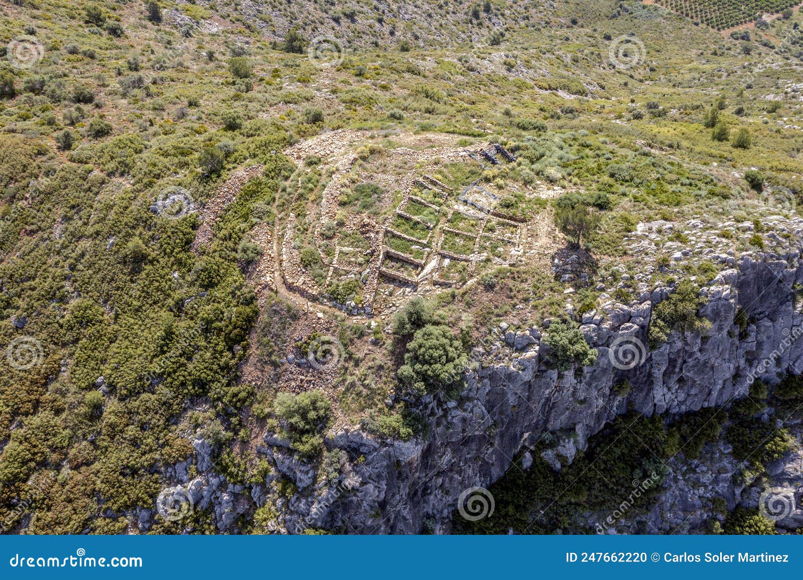 tossal del mortorum is an archaeological site located on a hill facing the coastal plain of ribera de cabanes, spain
