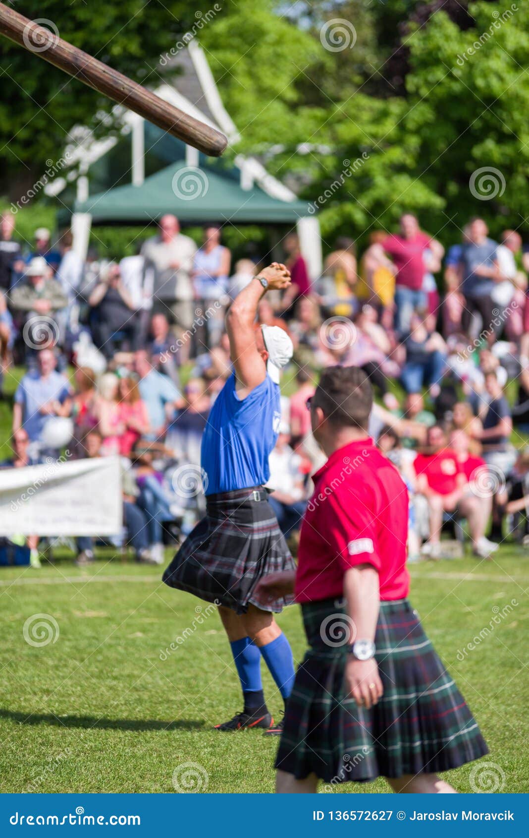 Tossing the Caber Discipline at Scottish Highland Games Editorial ...
