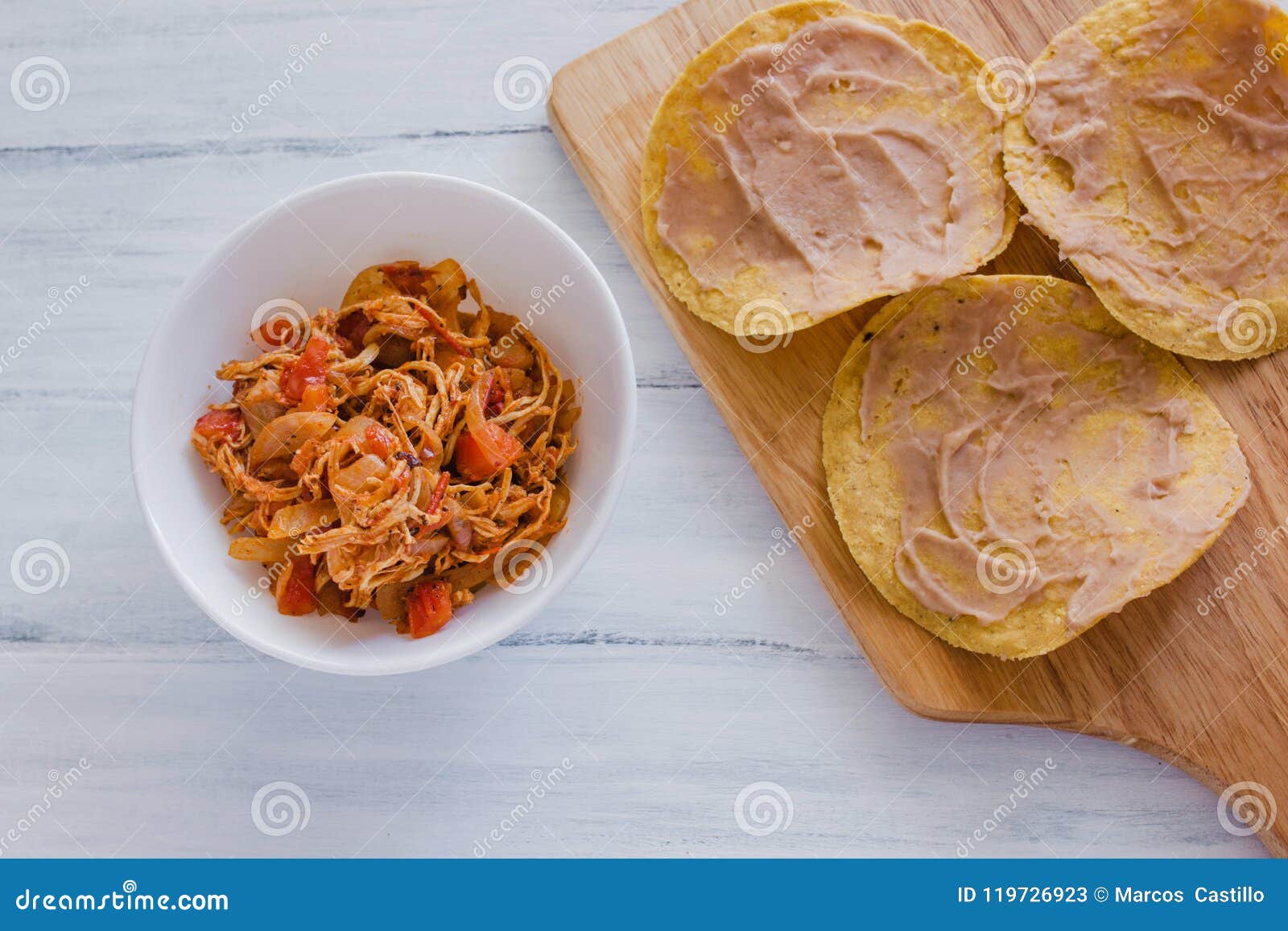 tostadas mexicanas with chicken, tinga de pollo mexican food in mexico