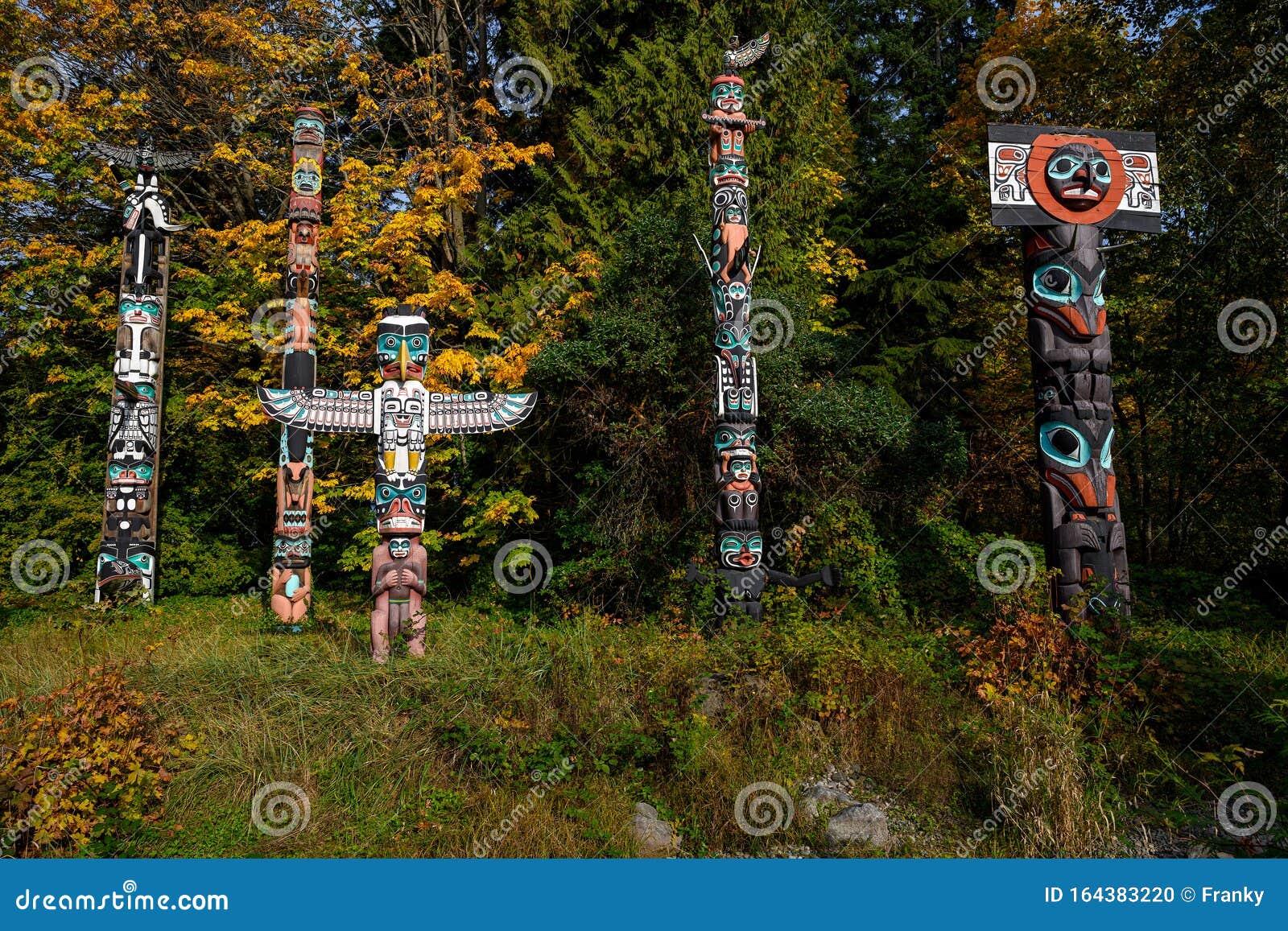 Totem Poles in Stanley Park, Vancouver Stock Foto - Image of ...