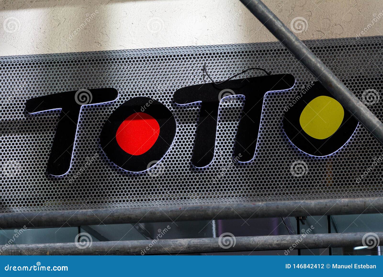 logo on Totto store editorial photography. Image of international - 146842412