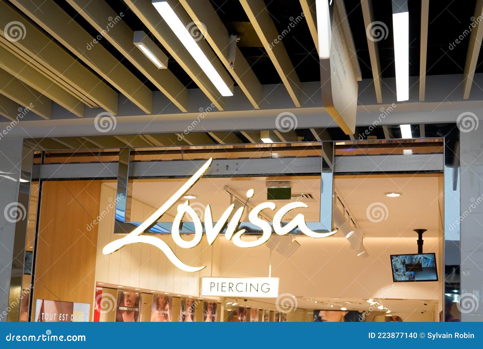 On-Trend Jewelry & Accessories - Lovisa