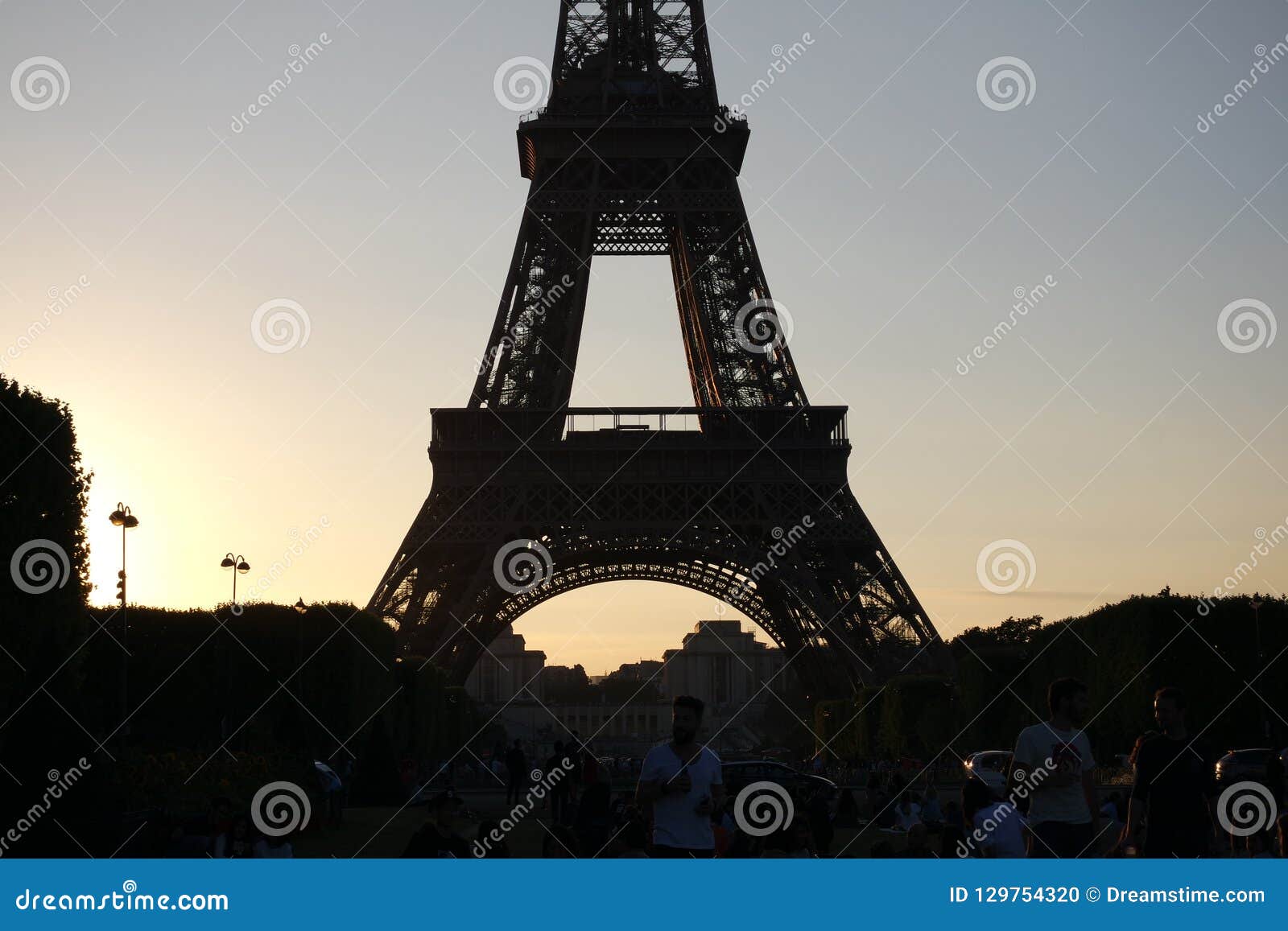 Tour Eiffel Au Coucher Du Soleil Image éditorial Image Du