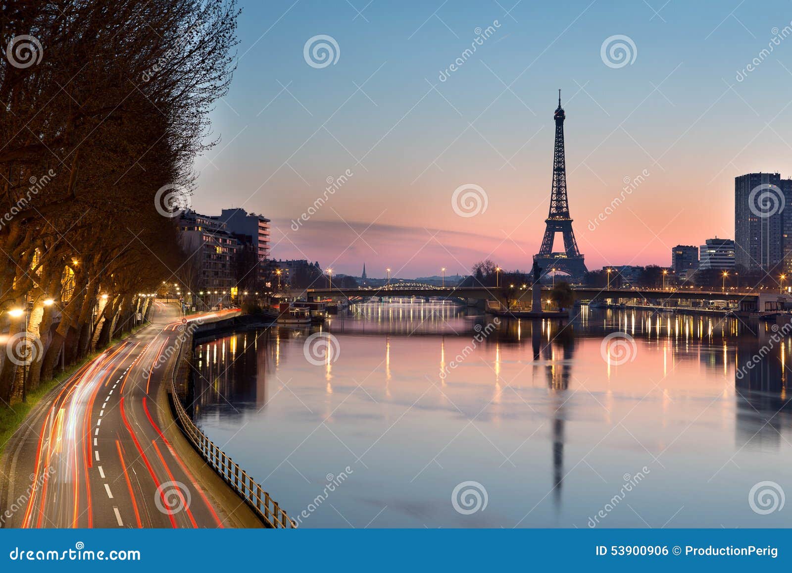 Tour Eiffel Et La Seine Au Lever De Soleil Paris France