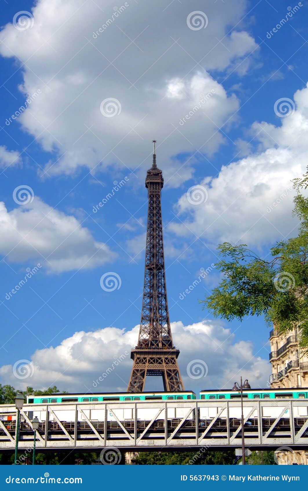 train tour eiffel