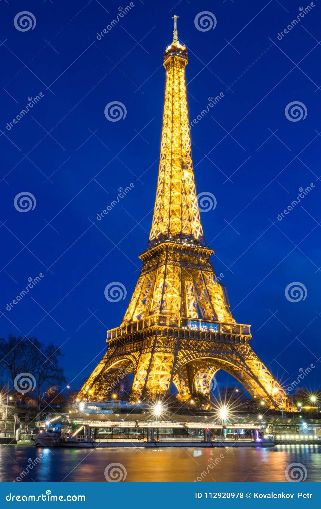 Tour Eiffel La Nuit à Paris Tour Eiffel Lumineux Est L'endroit De