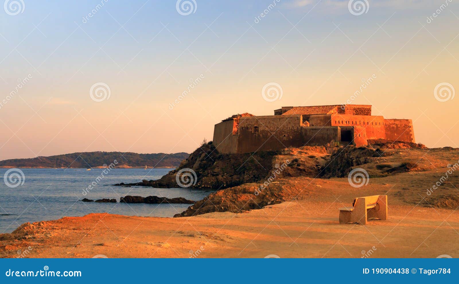 tour fondue fort, ancient fortress which allowed to monitor the passes between giens and porquerolles. france.