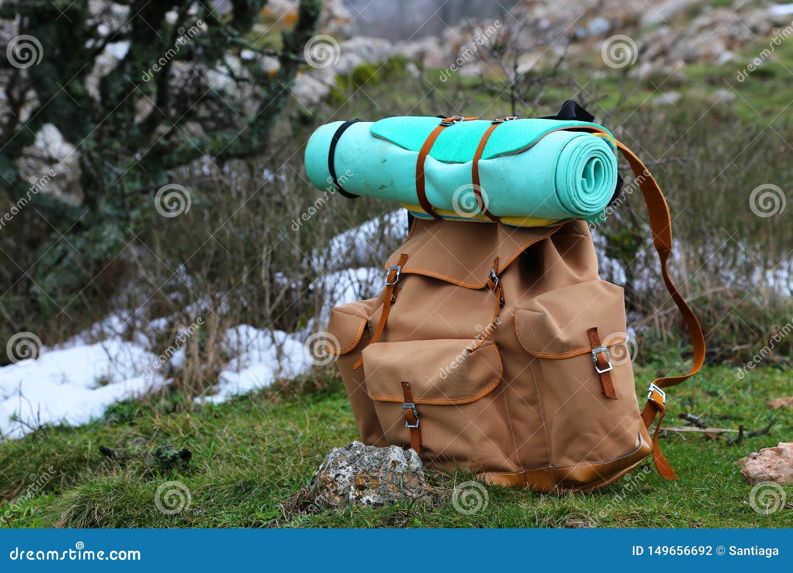 attaching sleeping pad to backpack