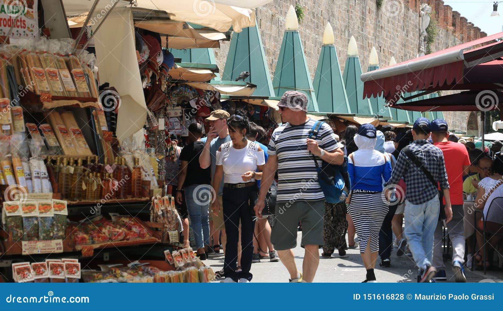 tourist market pisa