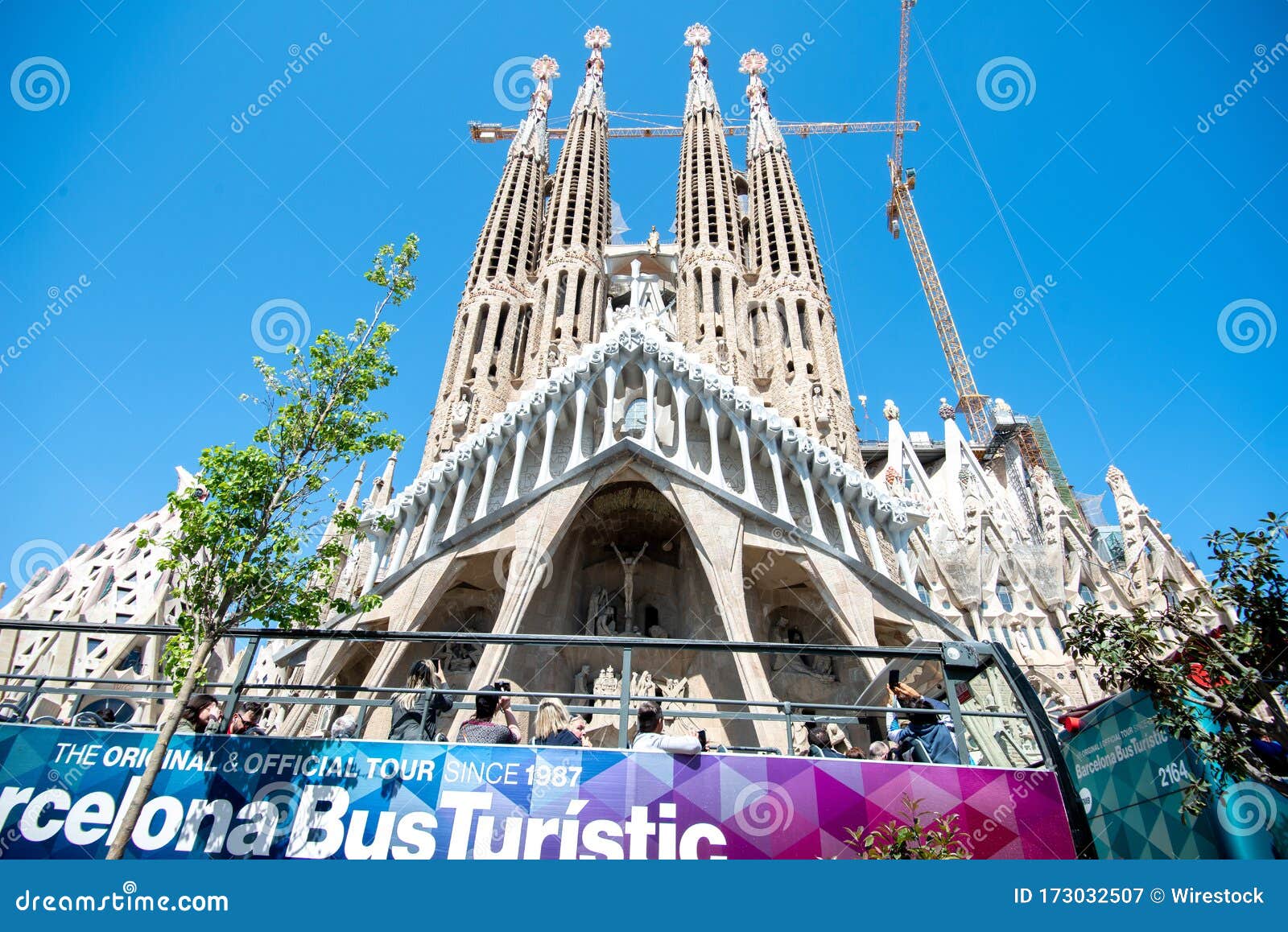 Sagrada familia editorial photography. Image of cranes - 173032507