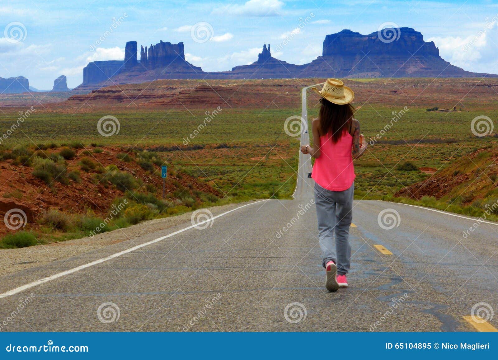 tourist walks in the monument valley