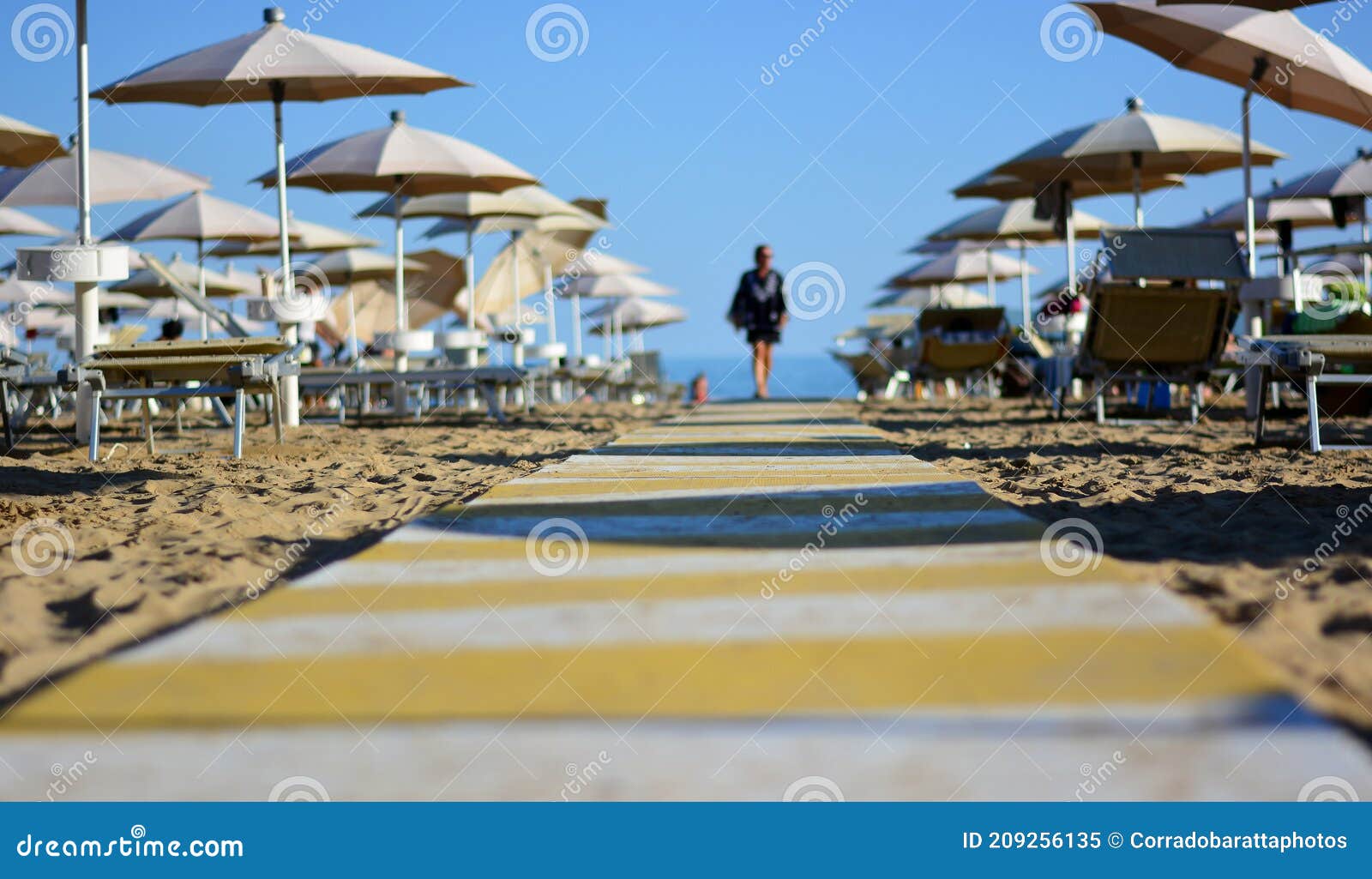 Tourists Arrive on the Beaches for the Summer by the Sea Stock Image ...